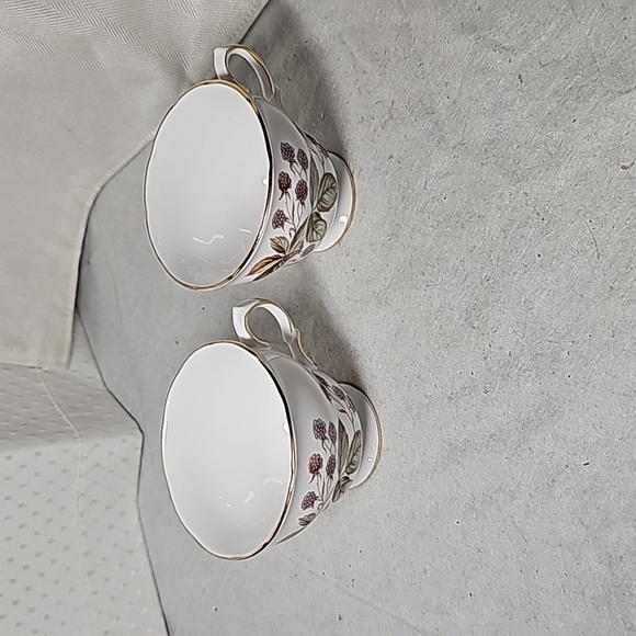 Royal Vale Cups and Saucers - Picture 4 of 10